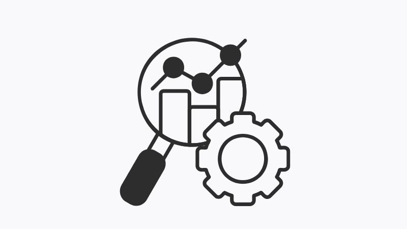 Consultor Análisis Datos y Métricas de Marketing Consultor experto en análisis de datos de marketing examinando gráficas y métricas.