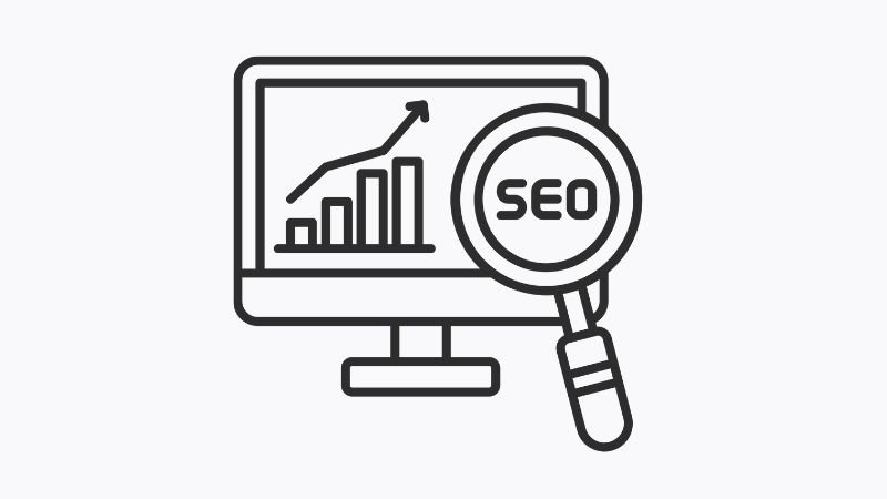 Ilustración de una lupa con la palabra "SEO" sobre un monitor que muestra un gráfico de barras ascendente, simbolizando el análisis de crecimiento y posicionamiento.